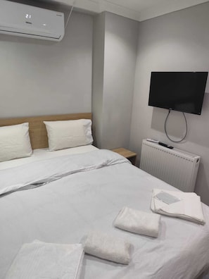 Iron/ironing board, free WiFi - Moonlight Hotel (İstanbul)