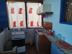 Basic Triple Room | Private kitchen
