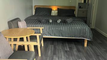 4 bedrooms, WiFi, bed sheets, wheelchair access