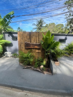 Property grounds - Bungalows two minutes from the beach and shops (Koh Pha-ngan)