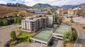 Sports court - Plaza 536 | Shuttle to Crested Butte Lifts | Hot Tubs+Sauna | 2BR Sleeps 6 (Crested Butte)
