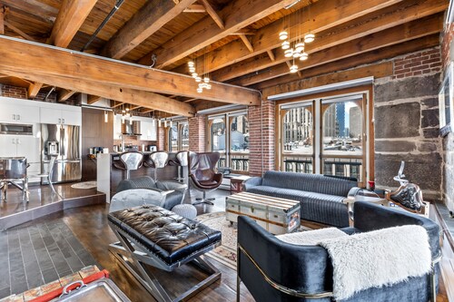 Exquisite & Charming 3BR Loft located in the heart of old port of Montreal