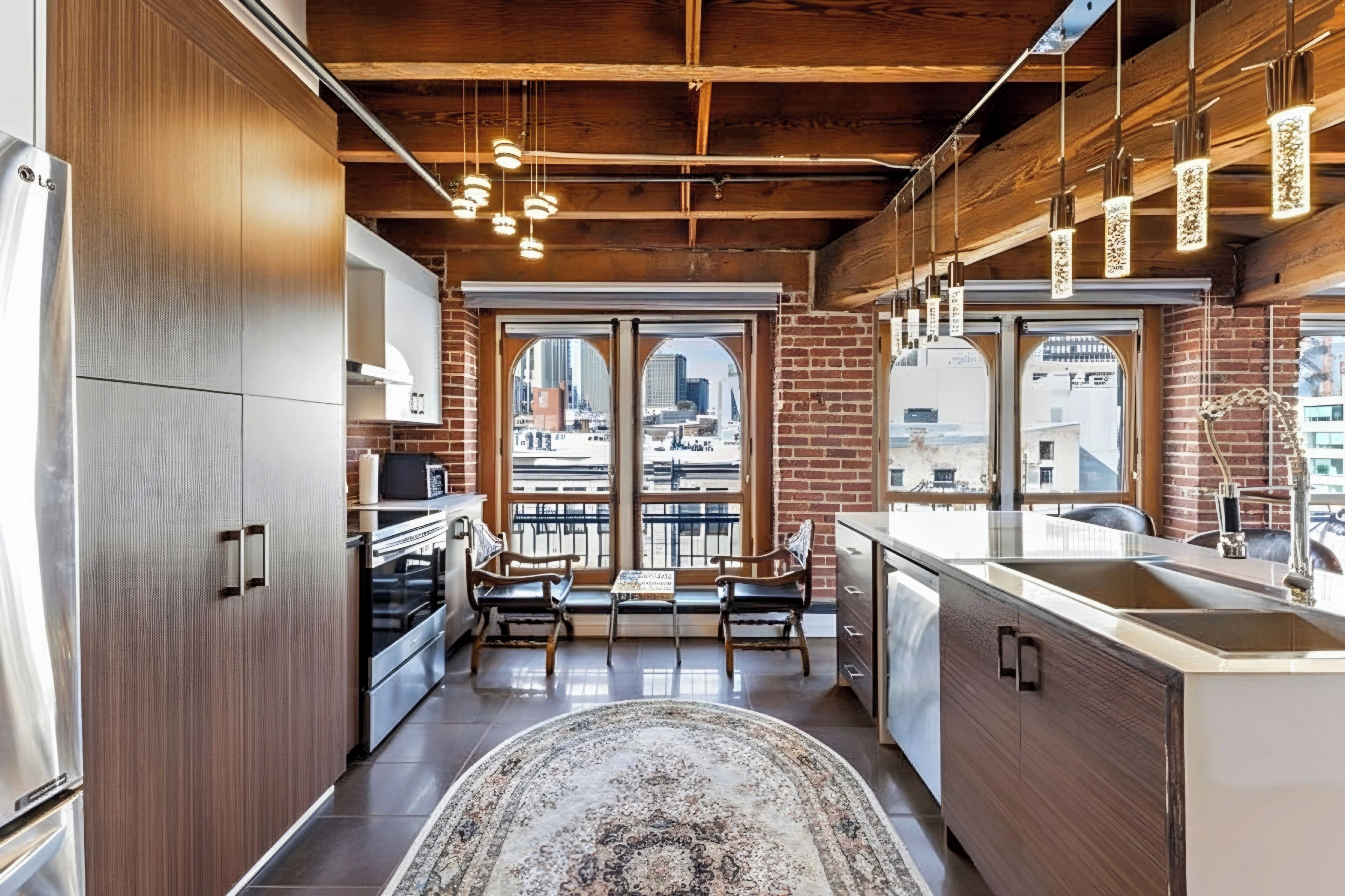 Køleskab, mikrobølgeovn, ovn, kogeplade