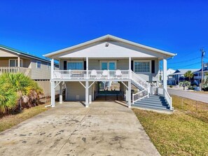 Exterior - Pier Paradise 4 bedroom 1 block from beach (North Myrtle Beach)