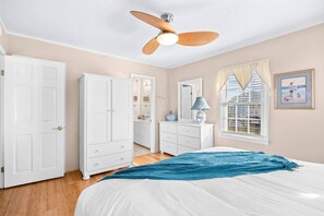 4 bedrooms, WiFi, bed sheets - Pier Paradise 4 bedroom 1 block from beach (North Myrtle Beach)