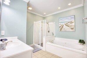 Bathroom - Sea House 5 bedroom w/pool (North Myrtle Beach)