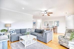 TV - Sea House 5 bedroom w/pool (North Myrtle Beach)