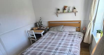 Room-angelos Home in Bermondsey