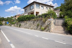 Front of property - Il Ferrone Apartment With Garden (Greve in Chianti)