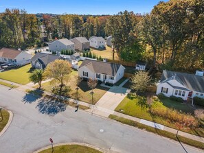 Exterior - Replay the Quay 80s-90s Retro Themed Home (Fuquay-Varina)