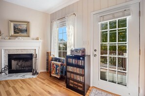 Interior - Replay the Quay 80s-90s Retro Themed Home (Fuquay-Varina)