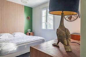 3 bedrooms, WiFi - Charming Holiday Home Near Beach and Forest, Private Garden & Wi-Fi (Le Grand-Village-Plage)