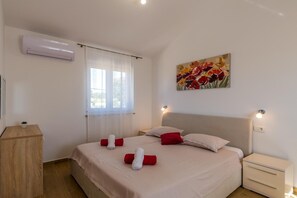 3 bedrooms, iron/ironing board, WiFi, bed sheets - An elegant villa with private pool in Istria with countryside ambiance, enjoyable furnishing and eye-catching decoration. (Divsici)