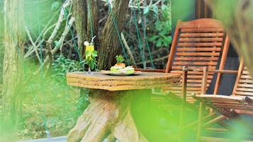 Comfort Tent, Patio, Garden View | Desk