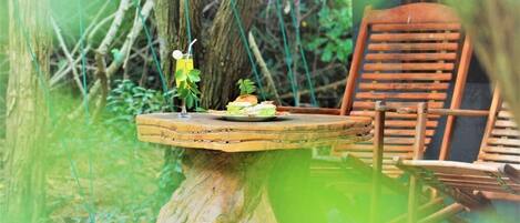 Comfort Tent, Patio, Garden View | Desk