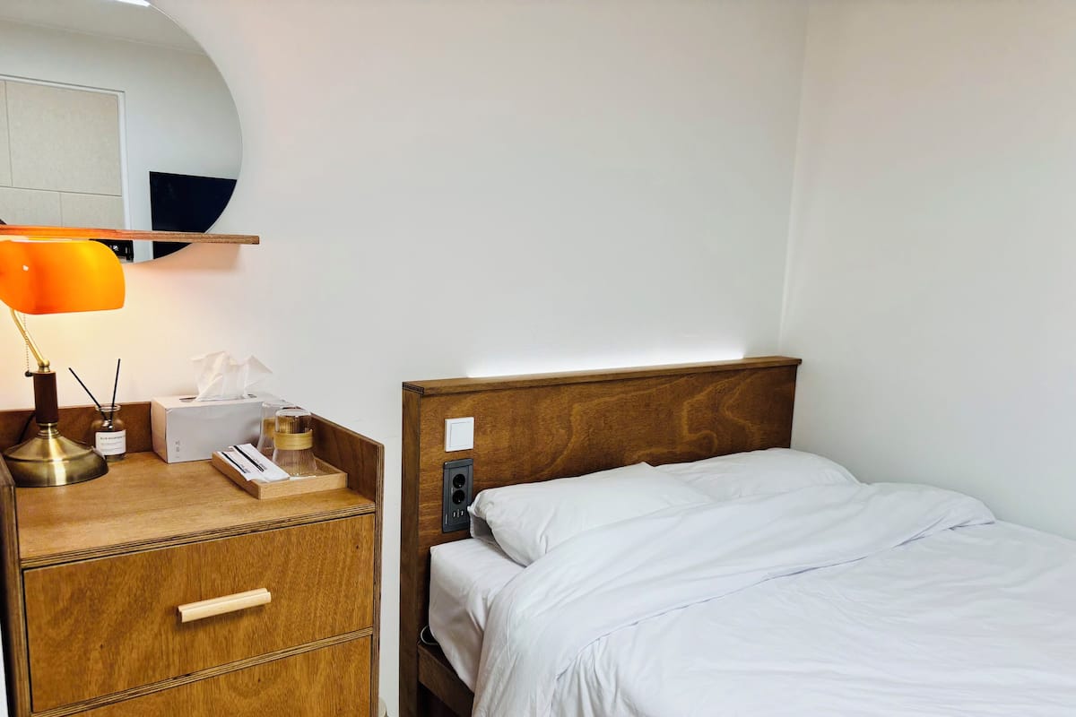 Habitación doble, 1 cama Queen size y sofá cama | Wifi gratis