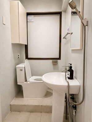 Double Room, 1 Queen Bed with Sofa bed | Bathroom - Mullaejung (Seoul)