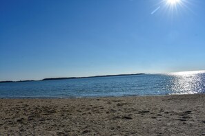Beach - Charming 2-Bedroom, 2-Bath Cottage Near Colonial Acres Beach (West Yarmouth)