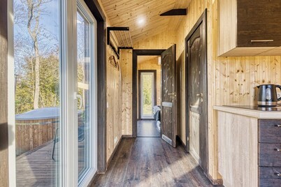 Charming Cabin with Hot Tub 5 minutes from Beach in Lembuzi