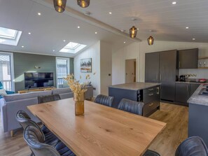 Dining - Isca Lodge (York)