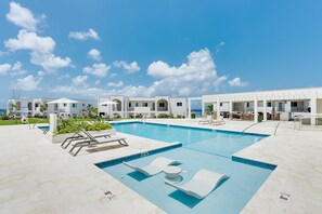 Pool - 40 Sunset Point Vacations, Luxury Oceanfront Condo (West Bay)