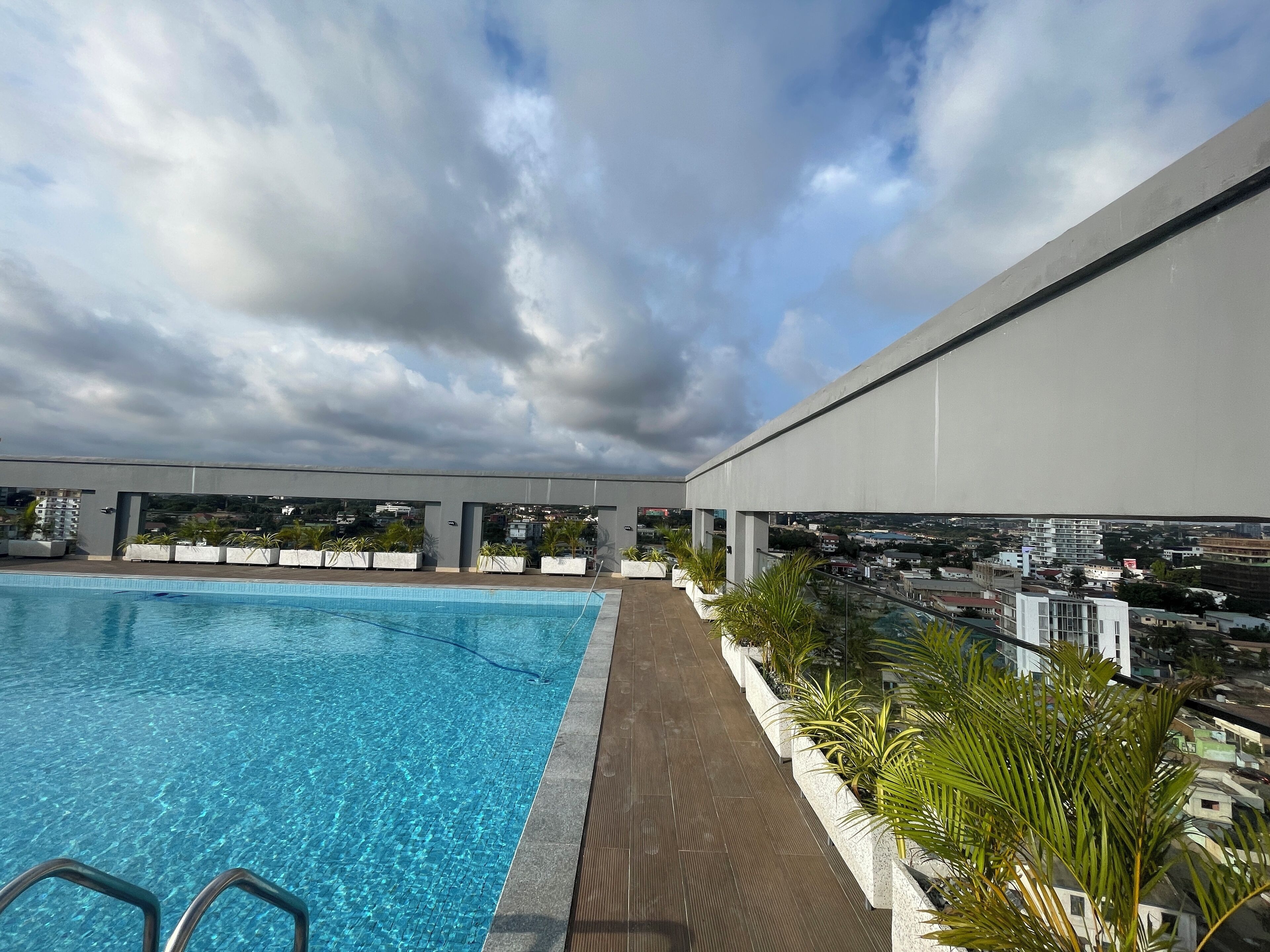 Ulkouima-allas, hengenpelastajia paikan päällä