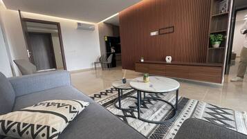 Apartment, Balcony, City View | Living area