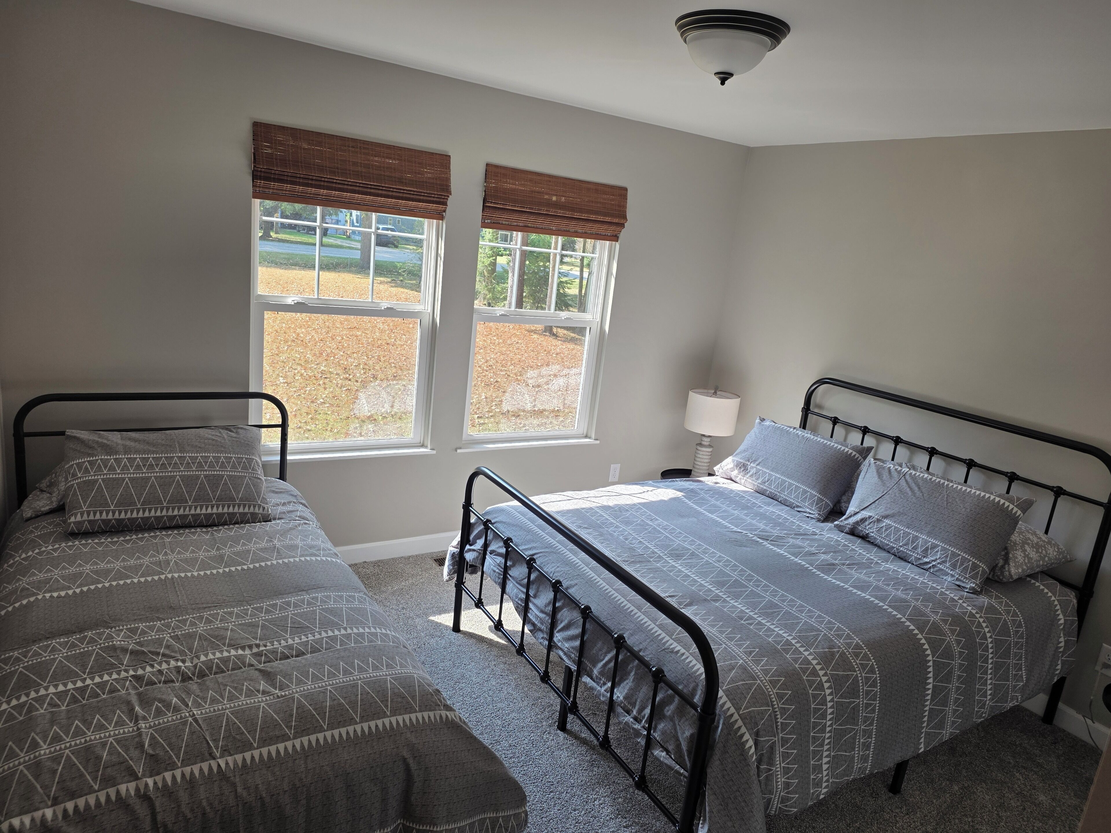 3 slaapkamers, een strijkplank/strijkijzer, internet, beddengoed