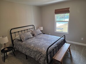 3 habitaciones, tabla de planchar con plancha, internet y ropa de cama 