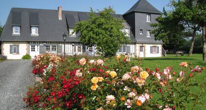 Guest Room 'Les Arums' with Shared Terrace, Garden, and Wi-Fi