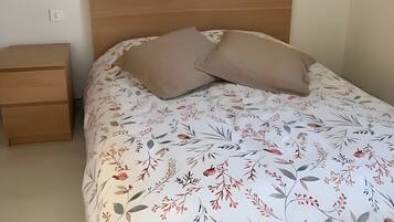 1 chambre, fer et planche Ă repasser, Wi-Fi, draps fournis