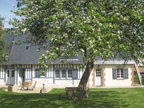 Exterior - “Romantic Suite” Guest Room with Shared Terrace, Garden, and Wi-Fi (Honfleur)