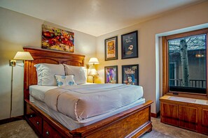 Condo, Multiple Beds, Patio, Mountain View (Sun Valley Condo 164) | 3 bedrooms, individually decorated, individually furnished, bed sheets - Sv164 - Walk to Lifts & Town - Hot Tub & Pool (Ketchum)