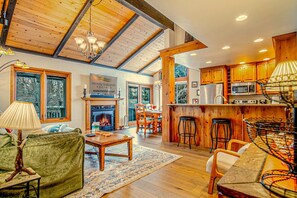 Condo, Multiple Beds, Patio, Mountain View (Sun Valley Condo 164) | Interior