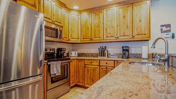 Condo, Multiple Beds, Patio, Mountain View (Sun Valley Condo 164) | Private kitchen | Dining tables