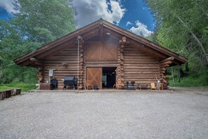 Exterior - The Barn on Warm Springs Creek - 9 Riverfront Acres (Ketchum)