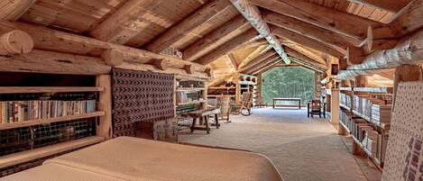 House, Multiple Beds, Kitchen, Mountain View (The Barn on Warm Springs Creek) | 3 bedrooms, individually decorated, individually furnished, bed sheets