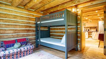 3 bedrooms, individually decorated, individually furnished, bed sheets