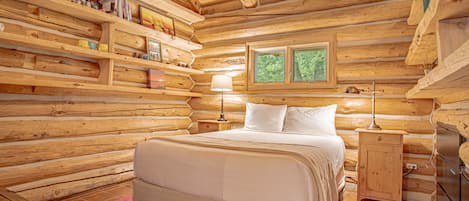 House, Multiple Beds, Kitchen, Mountain View (The Barn on Warm Springs Creek) | 3 bedrooms, individually decorated, individually furnished, bed sheets