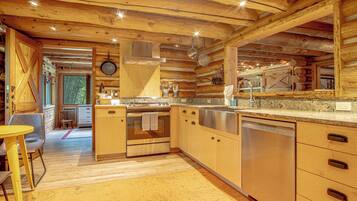 House, Multiple Beds, Kitchen, Mountain View (The Barn on Warm Springs Creek) | Private kitchen | Dining tables