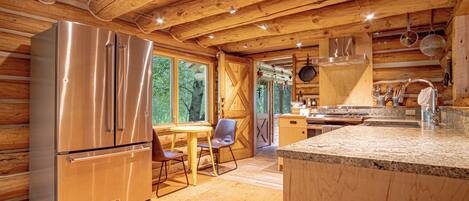 House, Berbilang Katil, Kitchen, Mountain View (The Barn on Warm Springs Creek) | Dapur peribadi | Meja makan