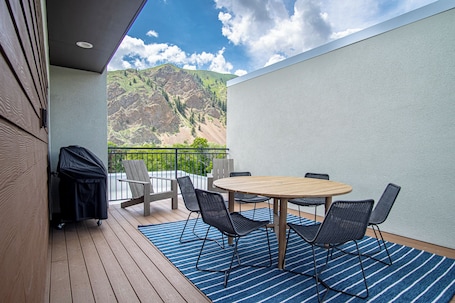 Condo, Multiple Beds, Patio, Mountain View (Mountain View Villa) | Outdoor dining. Mountain View Villa - Lux 3BD W/roof Terrace - Downtown Hailey