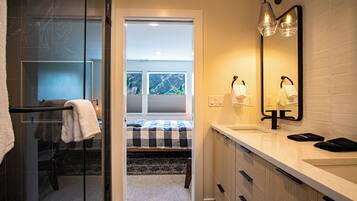 Condo, Multiple Beds, Patio, Mountain View (Mountain View Villa) | 3 bedrooms, individually decorated, individually furnished, bed sheets