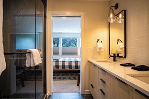 3 habitaciones, decoración personalizada y muebles diferentes
