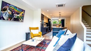 Apartment, Mehrere Betten, Terrasse, Bergblick (Mountain View Villa) | Wohnbereich