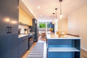 Huoneisto, useita sänkyjä, patio, vuoristonäköala (Mountain View Villa) | Yksityinen keittiö | Leivänpaahdin, ruokailupöytä