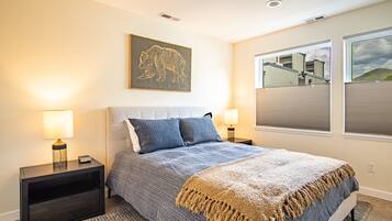 Condo, Multiple Beds, Patio, Mountain View (Mountain View Villa) | 3 bedrooms, individually decorated, individually furnished, bed sheets