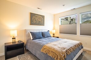 Apartment, Mehrere Betten, Terrasse, Bergblick (Mountain View Villa) | 3 Schlafzimmer, individuell dekoriert, individuell eingerichtet