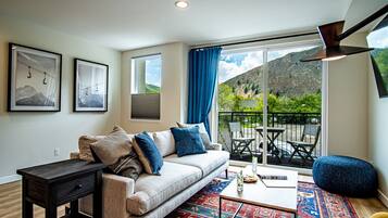 Condo, Multiple Beds, Patio, Mountain View (Mountain View Villa) | Living area
