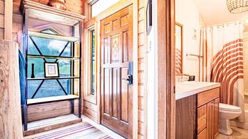 Apartamento, varias camas, balcón, vistas a la montaña (Fairway Nine 4344) | Baño | Toallas